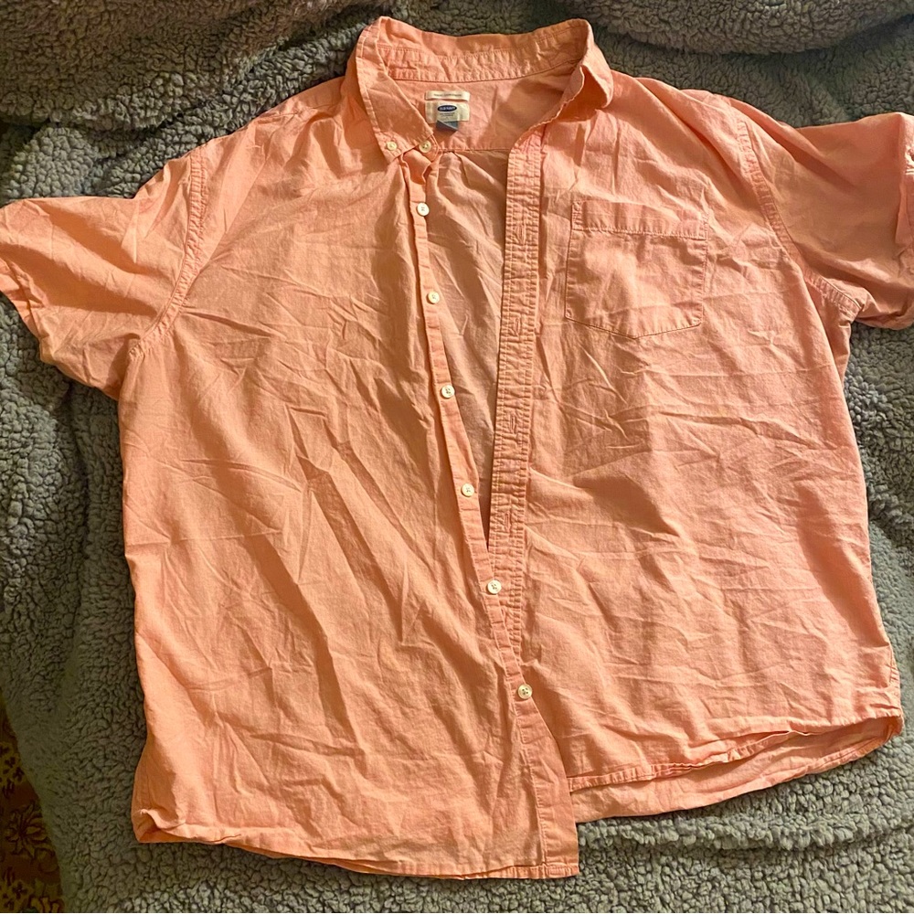 Men’s Pink Button-down Tee